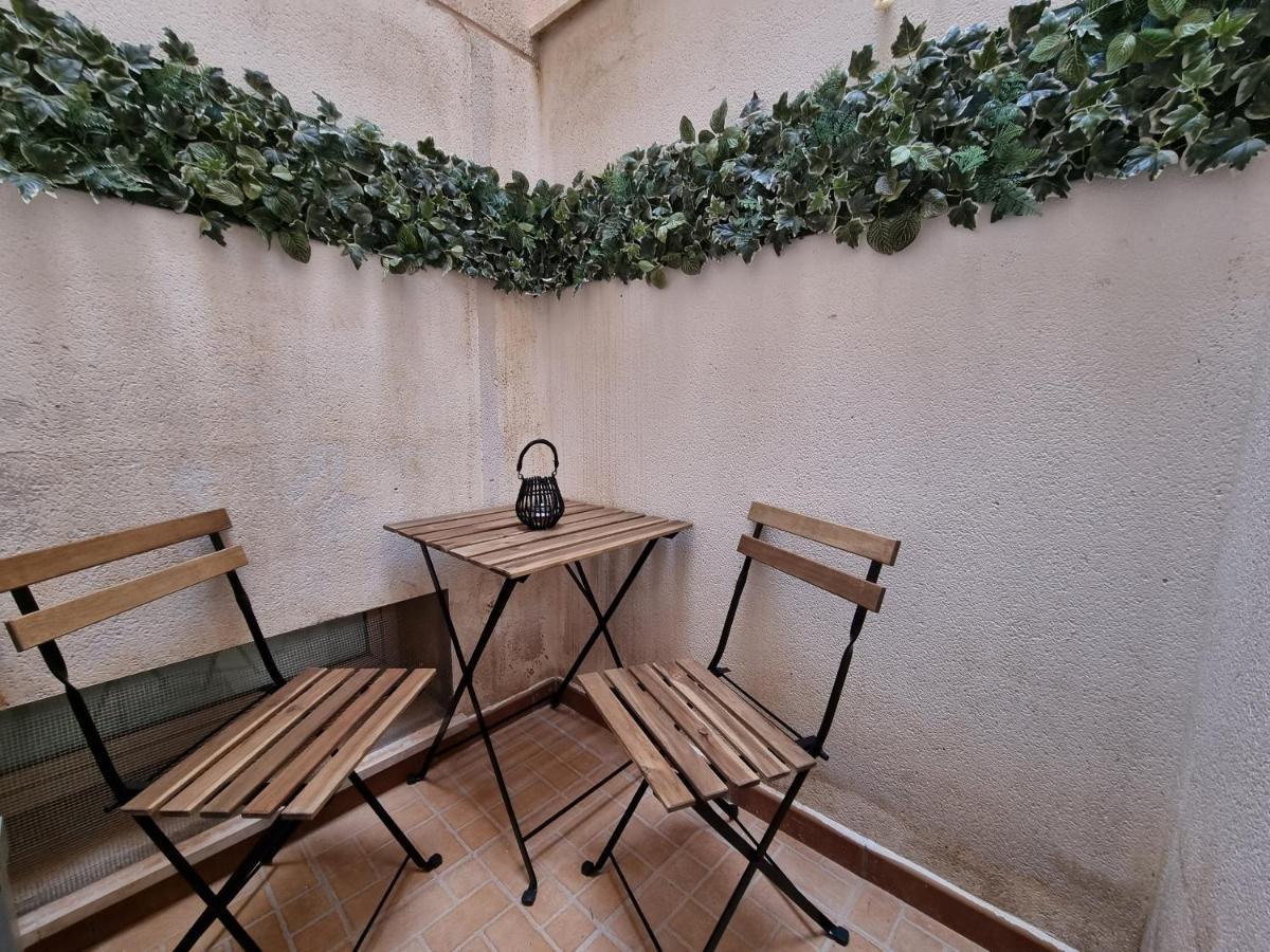 Sea & Wave Maria Boutique Apartment Malaga Exterior photo